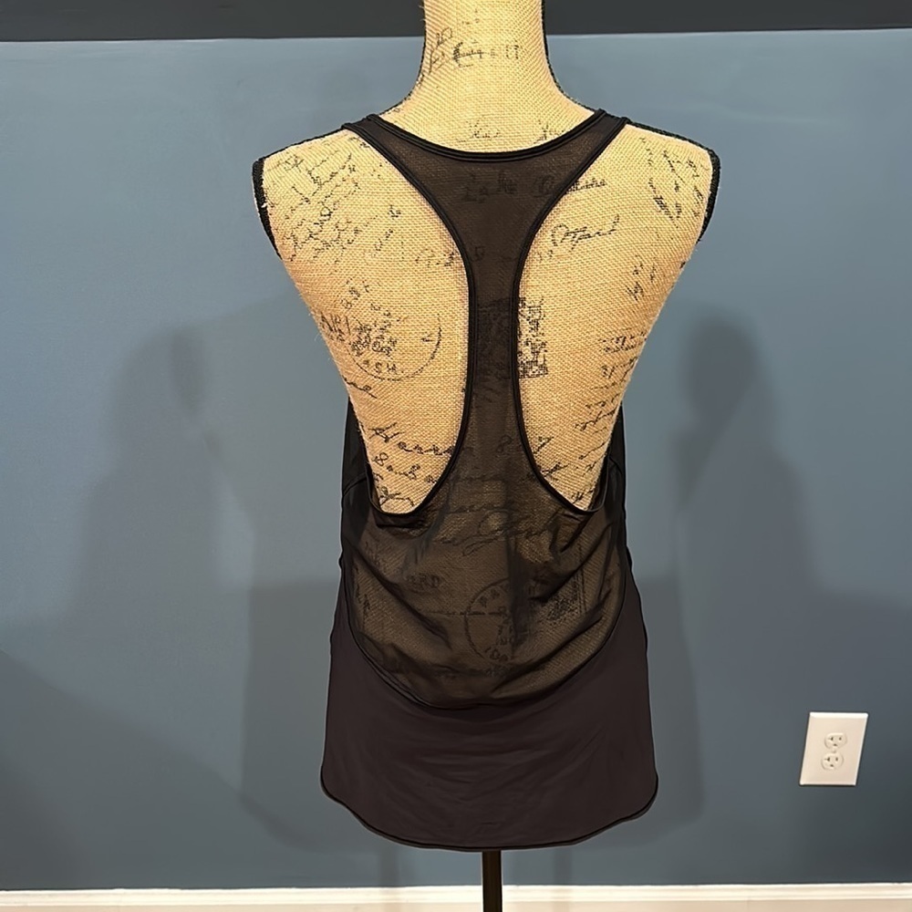 Lululemon women’s tank top size medium - Picture 4 of 5